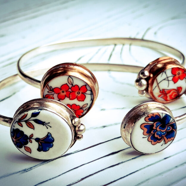 Melanie-Sherman-Ceramics-Jewelry-Red-Blue-Flower-Bracelet-01